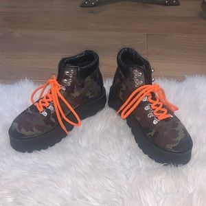 CAMO STEVE MADDEN BOOTS